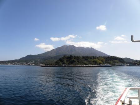 the wave behind a ferry and Mt.Sakurajima