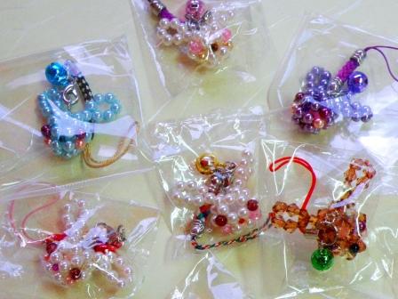 Kuro-usagi handmade goods : The rabbit beadwork strap