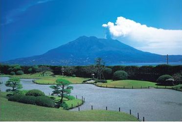The 1000 pieces jigsaw puzzle : A view of Mt.Sakurajima from the Sengen-en park