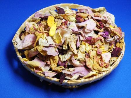 The dried rose petal made from rose of the Kanoya rose park
