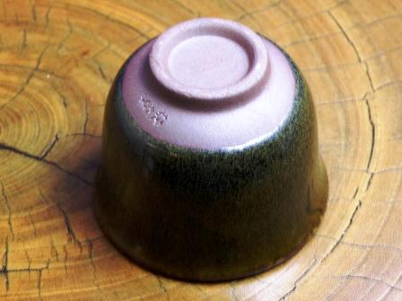 the Black Satsuma (the Naeshirogawa Pottery) : the globular sake cup