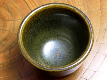 the Black Satsuma (the Naeshirogawa Pottery) : the globular sake cup