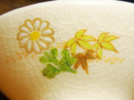 the White Satsuma : the flat sake cup Bamboo and White Chrysanthemum