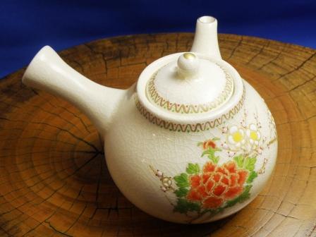 the White Satsuma : the teapot Japanese Apricot and Peony