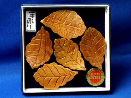 A chopstick rest set carved by hands A leaf