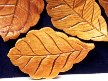 A chopstick rest set carved by hands A leaf