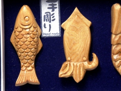 A chopstick rest set carved by hands A fish shop